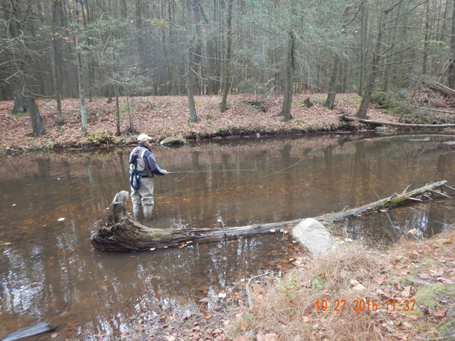 DSCN0777.jpg -                                Gary trying to get a fish to bite but they were hunkered down waiting for the coming storm.