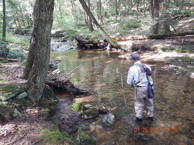 DSCN2255.jpg -                                Then it was on to Laurel Run.  Gary was hooking up but having a devil of a time getting a fish to the net.