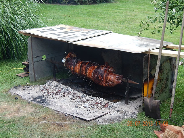 DSCN0082.jpg -                                Pig Roast after the Luncheon 1
