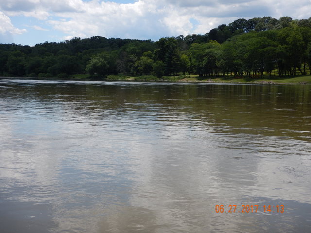 DSCN2165.jpg -                        Still a scenic river.        