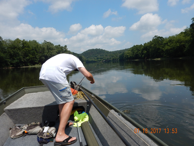 DSCN2206.jpg -                                I was trying to get the pic as soon as possible 'cause all kidding aside, Gary did have a lunker or two on that got away before getting them in the boat.
