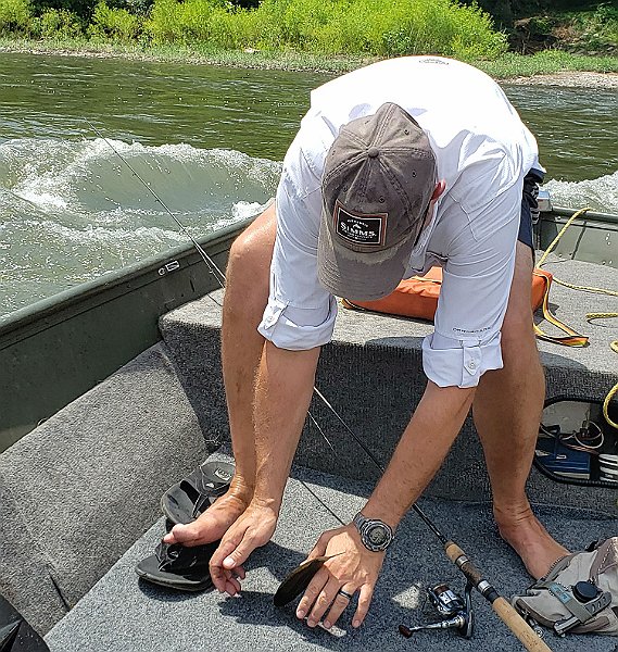 $Juniata1016$ (2).jpg - Chasing a fish on the bottom of the boat.