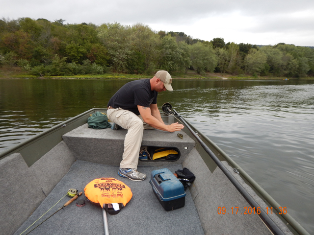DSCN1705.jpg -               Here's Dave trying to capture another fish.                 