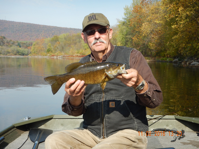 DSCN1776.jpg -          Better shot of the same fish.  Probably tipping the 18 inch scale.                      