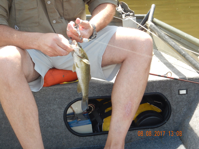 DSCN2302.jpg -                                Gary started fishing with a spinner Reid picked out....and it worked!