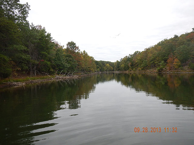 DSCN0135.jpg -                                This lake is large by usual electric motor only standards.
