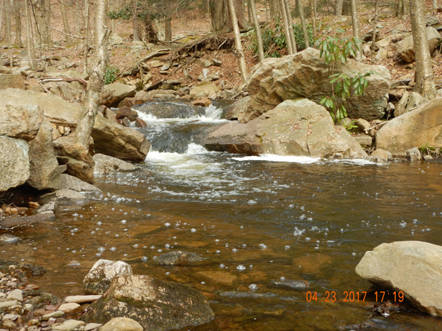 DSCN1927.jpg - The scenery is almost as beautiful as the fish.  No wonder that I like this stream.                               