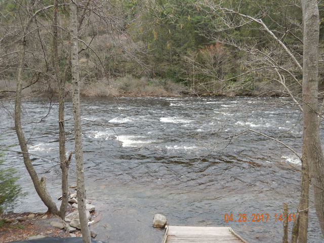 DSCN1949.jpg - The Lehigh River at Rockport.                               