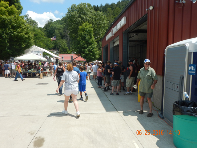DSCN1472.jpg -               Regular exhibits were still there with the overpriced guns in the firehouse.                 