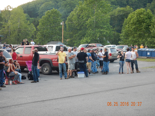 DSCN1475.jpg - Everyone lined the street; with their coolers, to wait on the evening events.                               
