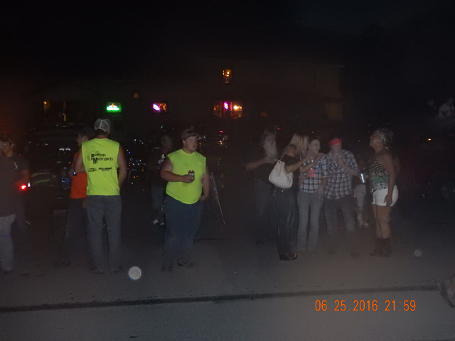 DSCN1501.jpg -              And, there was no shortage of folks waiting to cheer them on.                  