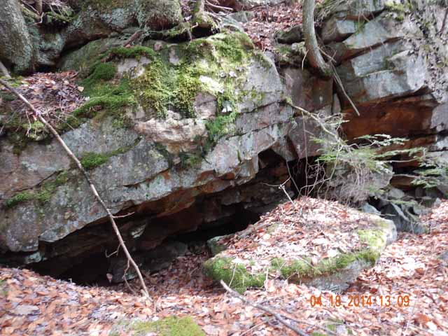 DSCN0486.jpg -                Cliff on the side of the stream.                