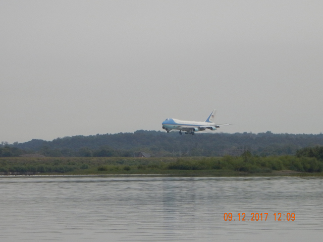 DSCN2579.jpg -                                Then, a surprise! One of the Presidential jets was making touch and go landings at HIA.  