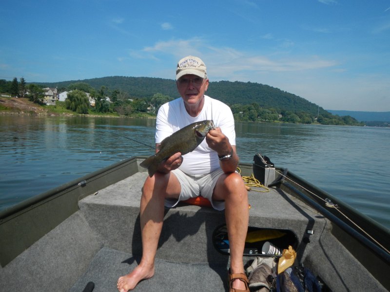 DSCN3238.JPG - Then I got another beauty. First time I've fished the Susquehanna in years but surely, I'll be back.